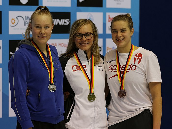 _bwbochum/medien/Schwimmen/Schwimmen_Fotos-2019/DKM-2019_Anna-Kroniger-Siegerehrung-200mBrust_Marcel-Friedrich.jpg