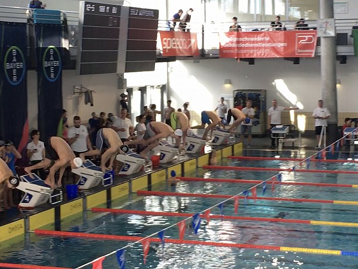 _bwbochum/medien/Schwimmen/Schwimmen_Fotos-2020/Bayerschwimmfest-2020_Startsprung.jpg